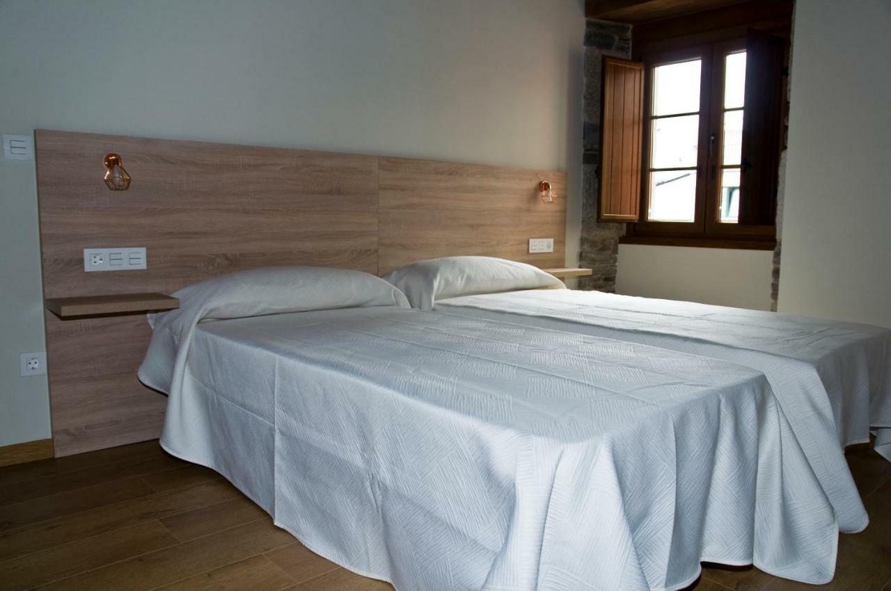 Pension Serrano Sarria Esterno foto