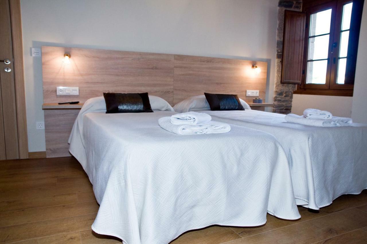 Pension Serrano Sarria Esterno foto