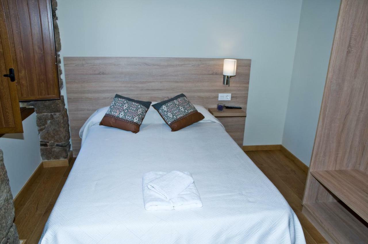Pension Serrano Sarria Esterno foto