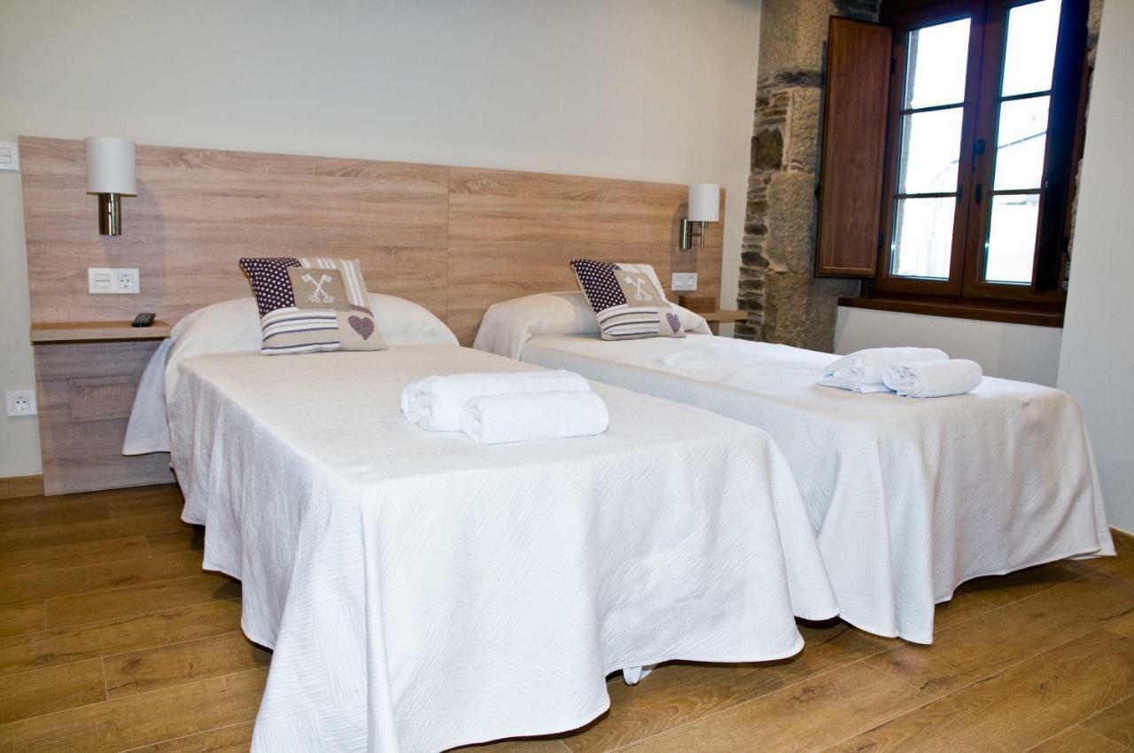 Pension Serrano Sarria Esterno foto